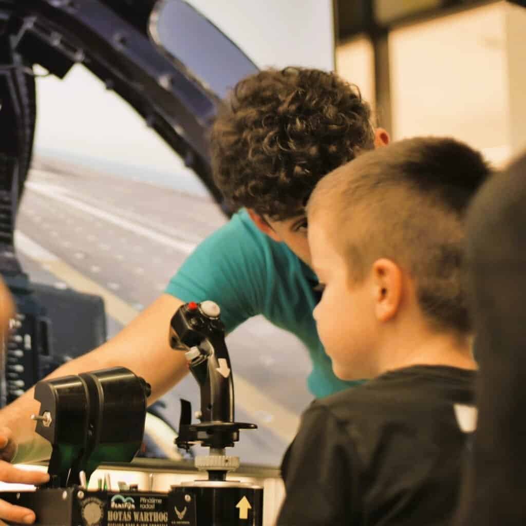 Rental Top Gun Jet Fighter Simulator in Berlin Vienna Rome EU. Hire jet fighter simulators for family event celebration with support with RoarFun