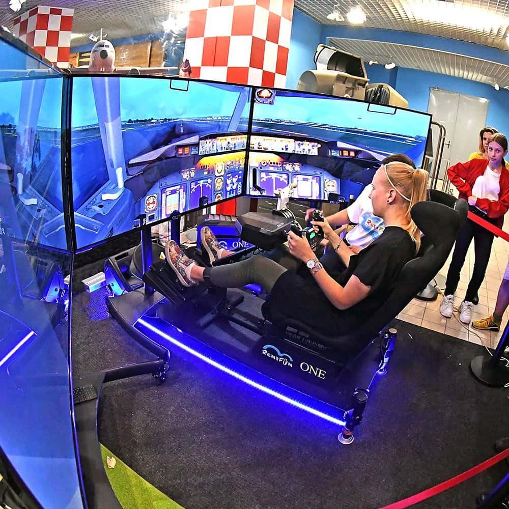 Flight Simulator Boeing rental in EU UK. Rent flight simulators for company party