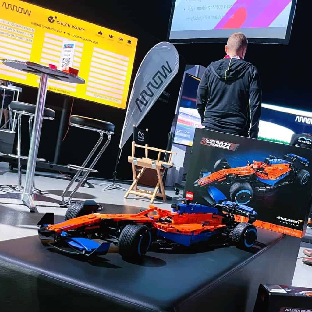 Rental an external screen with trophies for top pilots in the RoarFun Grand Prize